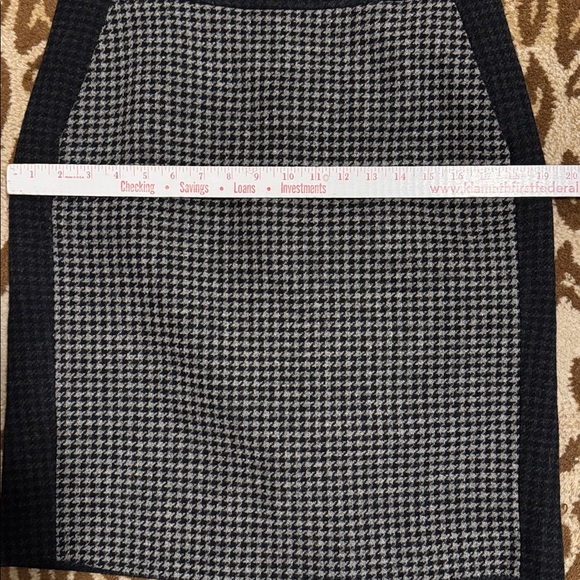 J. Crew The Pencil Skirt Womens 8 Wool Herringbone Grey/Black check Preppy Warm - Picture 8 of 10